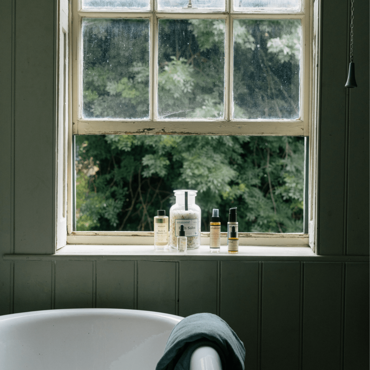 Bath & Shower Oil with Roman Chamomile & Cornish Lavender